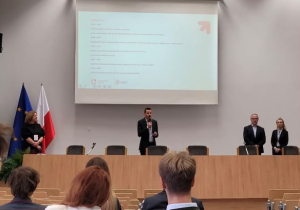 Przemówienia w auli UŁ