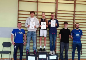 Uczniowie na podium