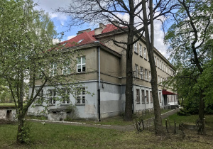 lewe skrzydło budynku