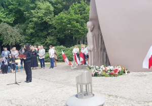 Uroczystość pod Pomnikiem Martyrologii Dzieci Polskich w parku Szarych Szeregów