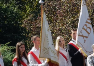Poczet sztandarowy reprezentował szkołę na obchodach Narodowego Dnia Polskich Dzieci Wojny przy Pomniku Martyrologii Dzieci w parku im. Szarych Szeregów w Łodzi.
