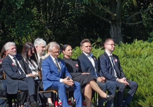 Poczet sztandarowy reprezentował szkołę na obchodach Narodowego Dnia Polskich Dzieci Wojny przy Pomniku Martyrologii Dzieci w parku im. Szarych Szeregów w Łodzi.