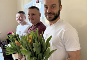 Nauczyciele z tulipanami