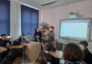 Studenci podczas wykładu w sali