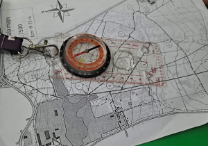 Mapa z kompasem